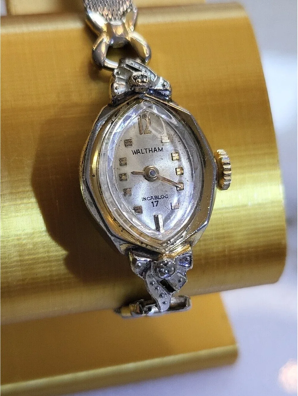 Vtg Waltham Ladies 17Jewels Incabloc Windup Watch 6.75